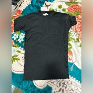 Under  Armour Women T-shirt sz L